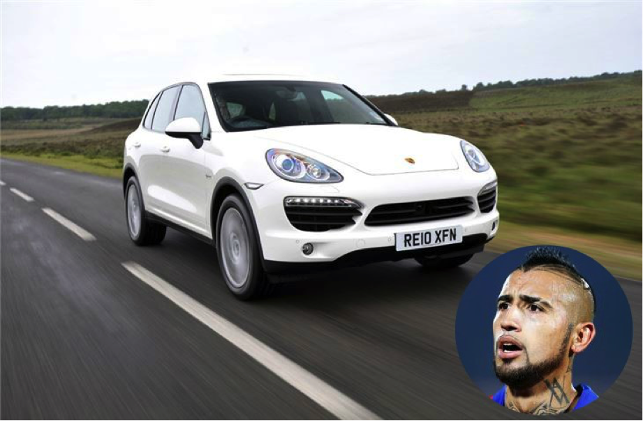 Arturo Vidal - Chile Auto: Porsche Cayenne 